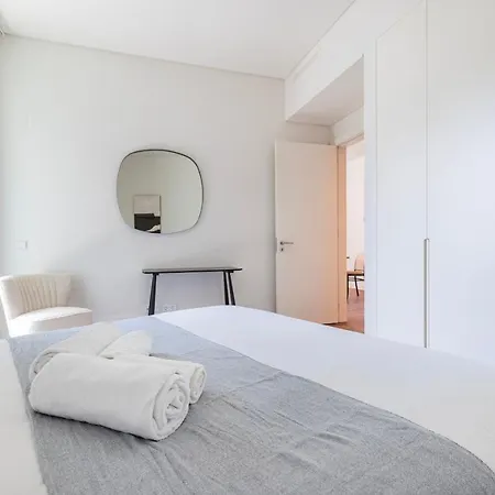 Apartment Deluxe In Center By Lovelystay
