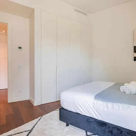 Apartment Deluxe In Center By Lovelystay